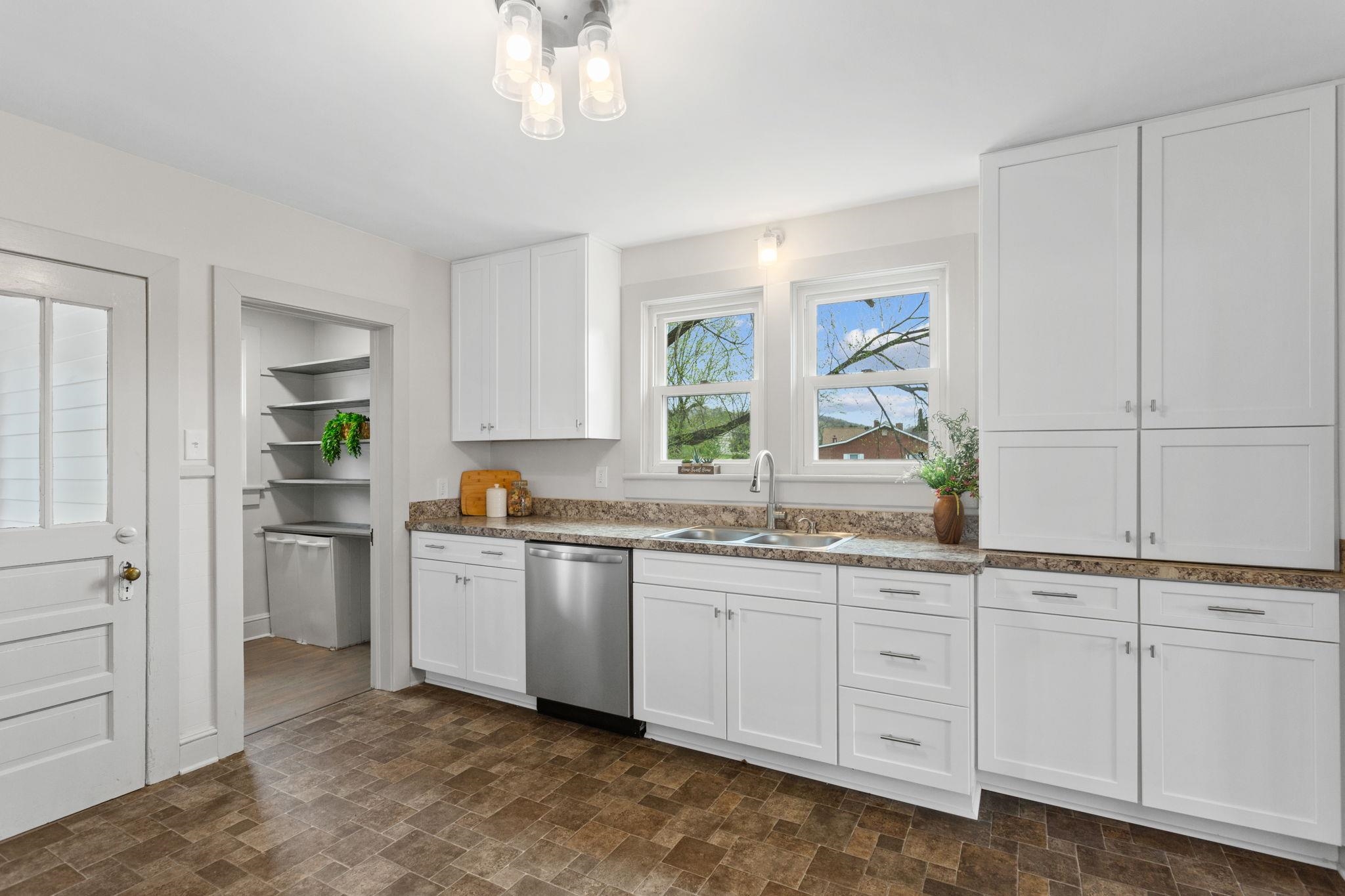 12204 DAPHNA RD, BROADWAY, Virginia 22815, 3 Bedrooms Bedrooms, ,2 BathroomsBathrooms,Residential,12204 DAPHNA RD,675266 MLS # 675266