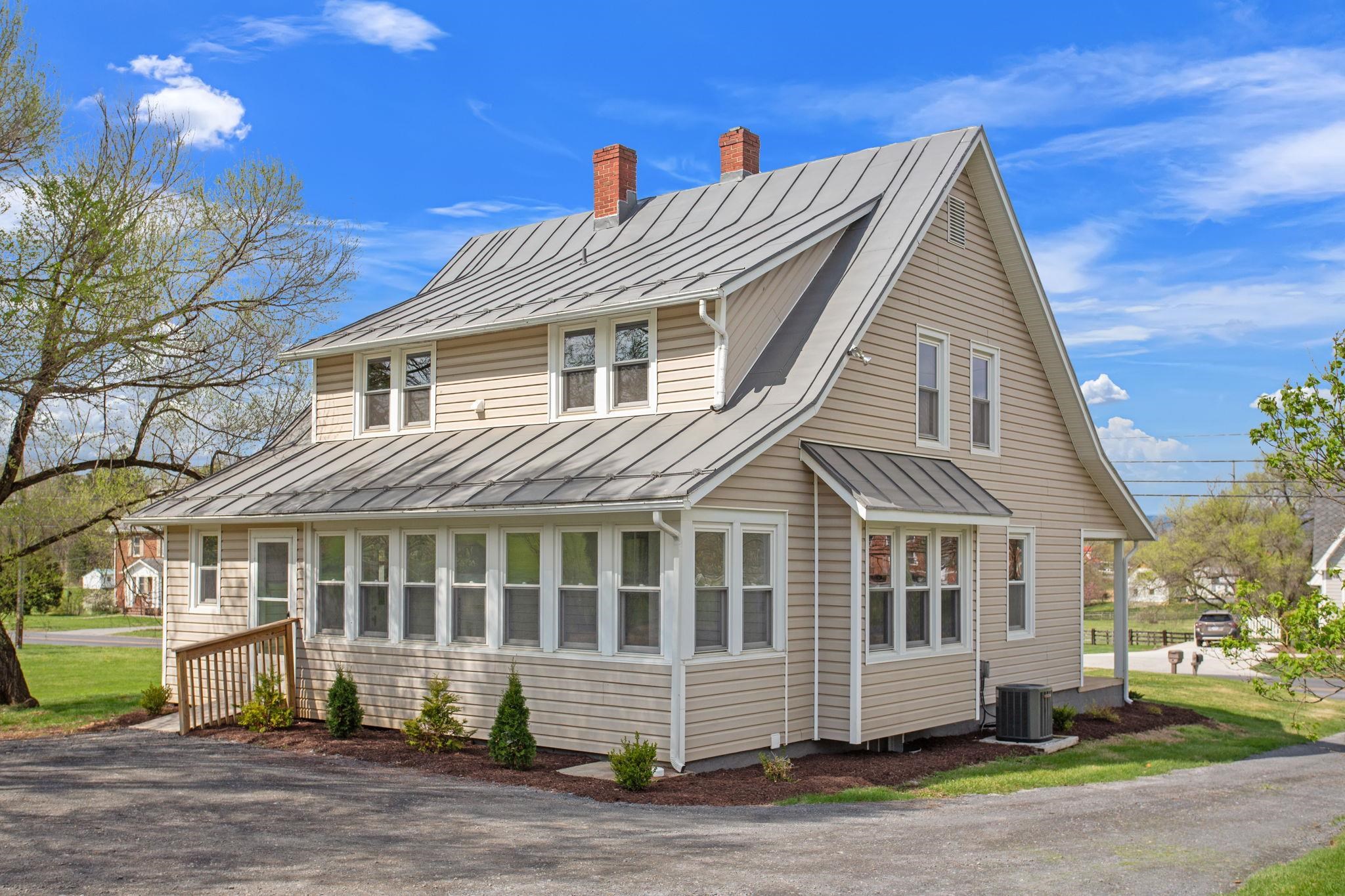 12204 DAPHNA RD, BROADWAY, Virginia 22815, 3 Bedrooms Bedrooms, ,2 BathroomsBathrooms,Residential,12204 DAPHNA RD,675266 MLS # 675266