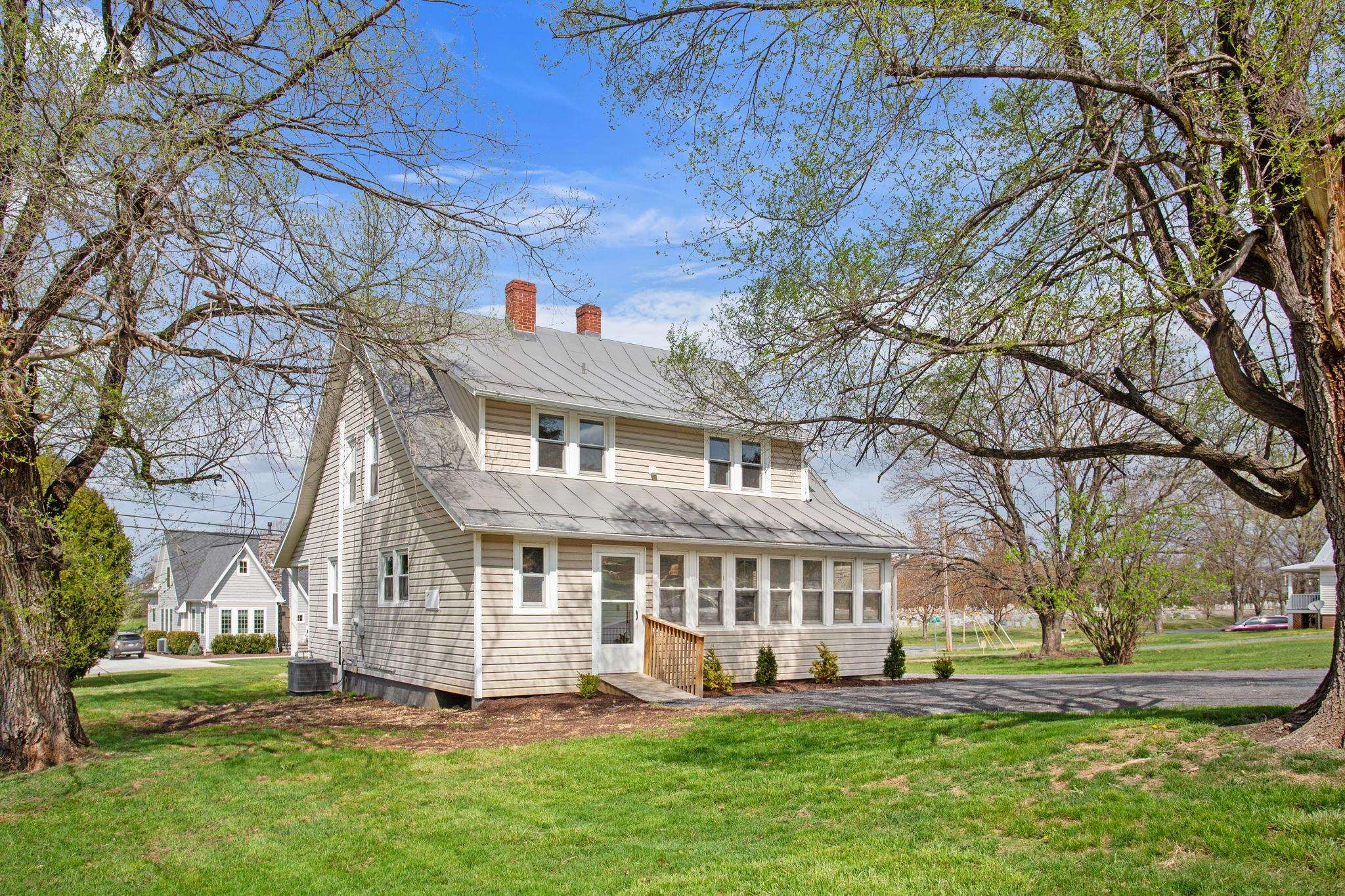 12204 DAPHNA RD, BROADWAY, Virginia 22815, 3 Bedrooms Bedrooms, ,2 BathroomsBathrooms,Residential,12204 DAPHNA RD,675266 MLS # 675266