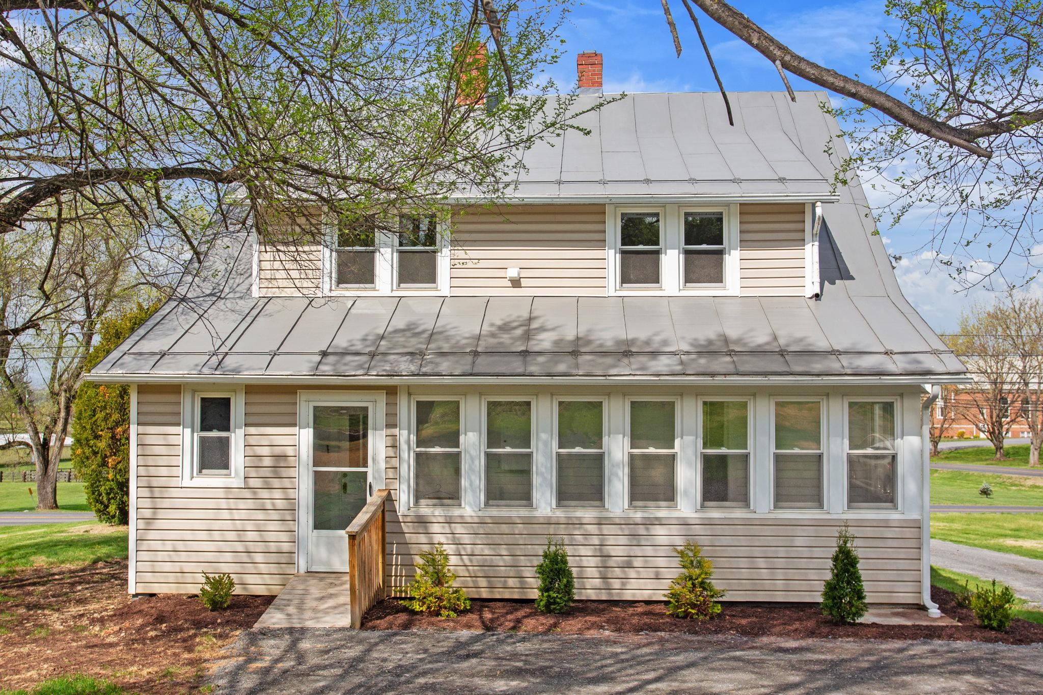 12204 DAPHNA RD, BROADWAY, Virginia 22815, 3 Bedrooms Bedrooms, ,2 BathroomsBathrooms,Residential,12204 DAPHNA RD,675266 MLS # 675266