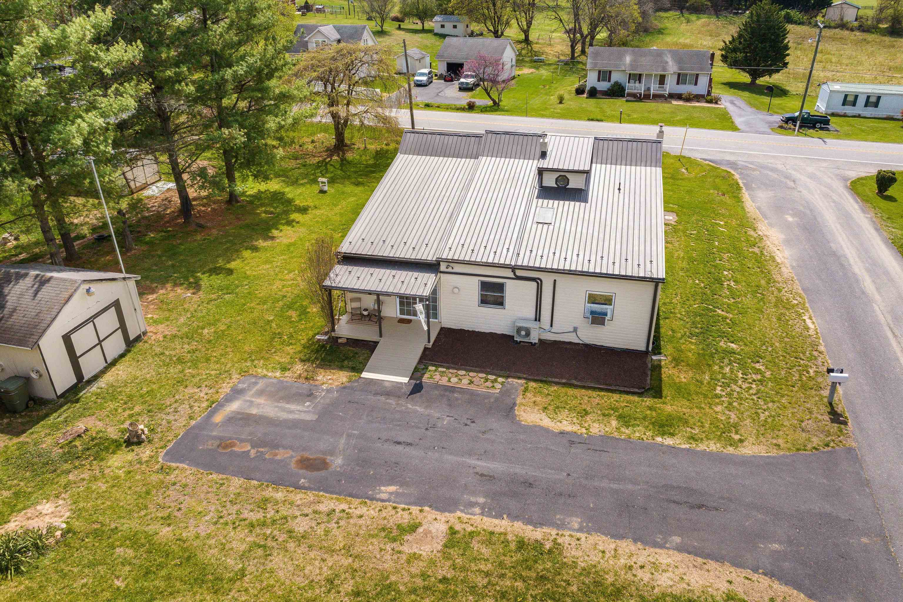 15 ROMAINE LN, STUARTS DRAFT, Virginia 24477, 3 Bedrooms Bedrooms, ,2 BathroomsBathrooms,Residential,15 ROMAINE LN,675270 MLS # 675270