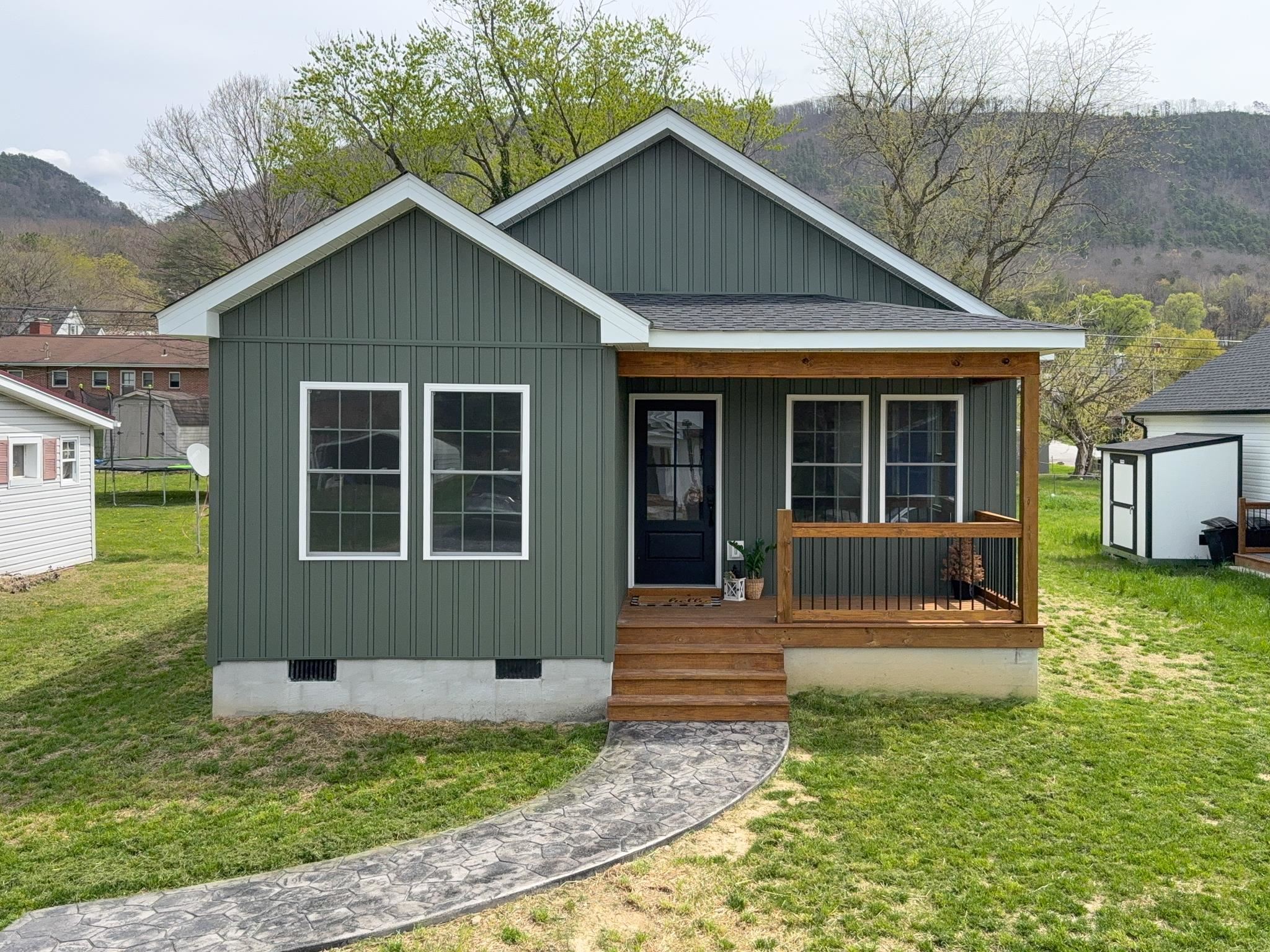 1710 BIRCH AVE, BUENA VISTA, Virginia 24416, 3 Bedrooms Bedrooms, ,2 BathroomsBathrooms,Residential,1710 BIRCH AVE,675276 MLS # 675276