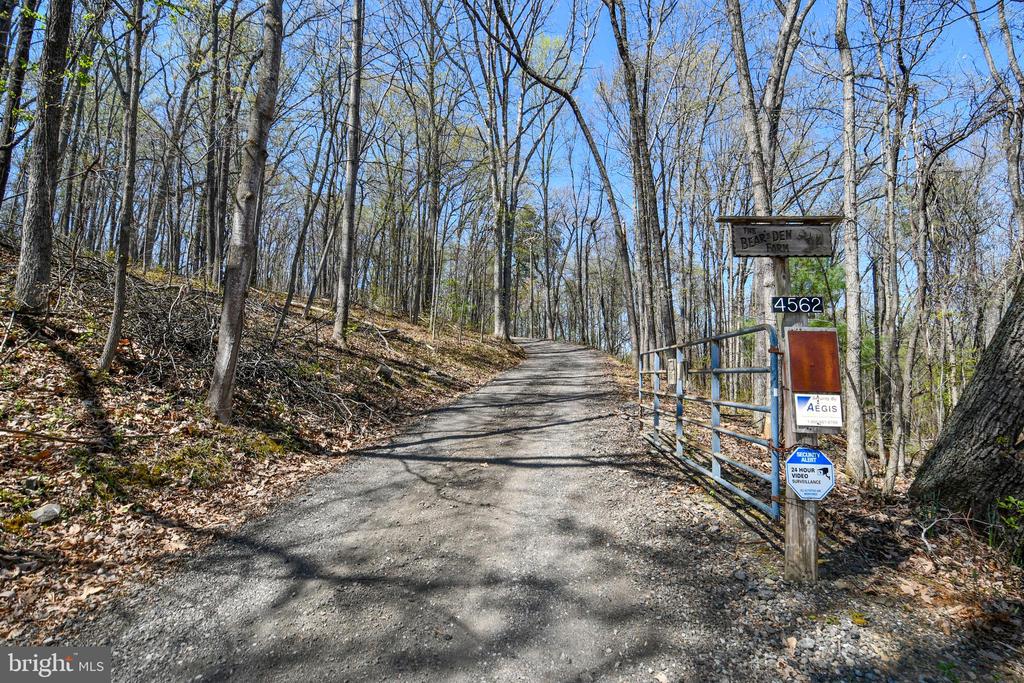 4562 QUAIL RUN DR, MARSHALL, Virginia 20115, 3 Bedrooms Bedrooms, ,2 BathroomsBathrooms,Residential,4562 QUAIL RUN DR,VAFQ2020758 MLS # VAFQ2020758