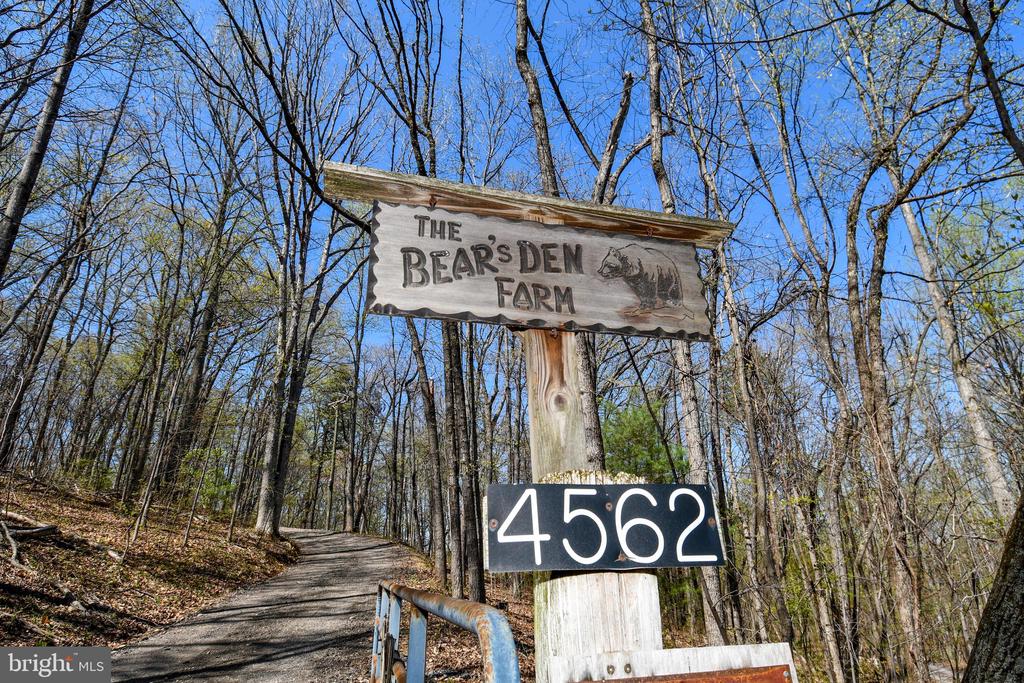 4562 QUAIL RUN DR, MARSHALL, Virginia 20115, 3 Bedrooms Bedrooms, ,2 BathroomsBathrooms,Residential,4562 QUAIL RUN DR,VAFQ2020758 MLS # VAFQ2020758