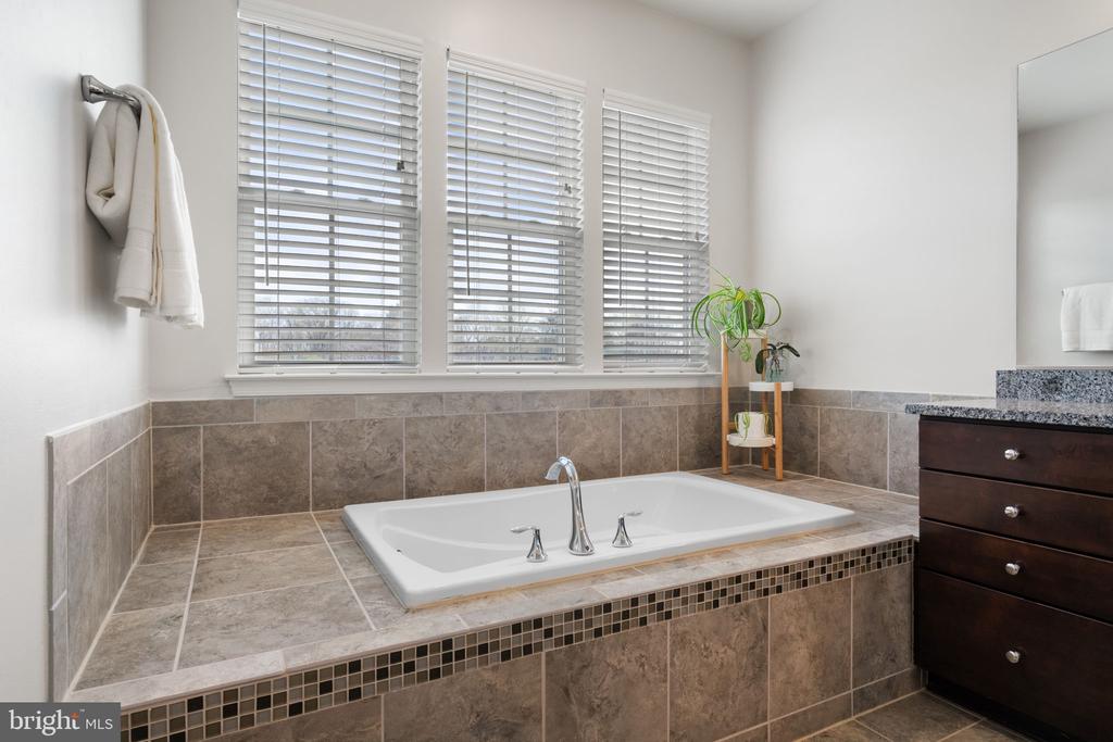 10419 ASPEN HIGHLANDS DR, SPOTSYLVANIA, Virginia 22553, 5 Bedrooms Bedrooms, ,4 BathroomsBathrooms,Residential,10419 ASPEN HIGHLANDS DR,VASP2040250 MLS # VASP2040250