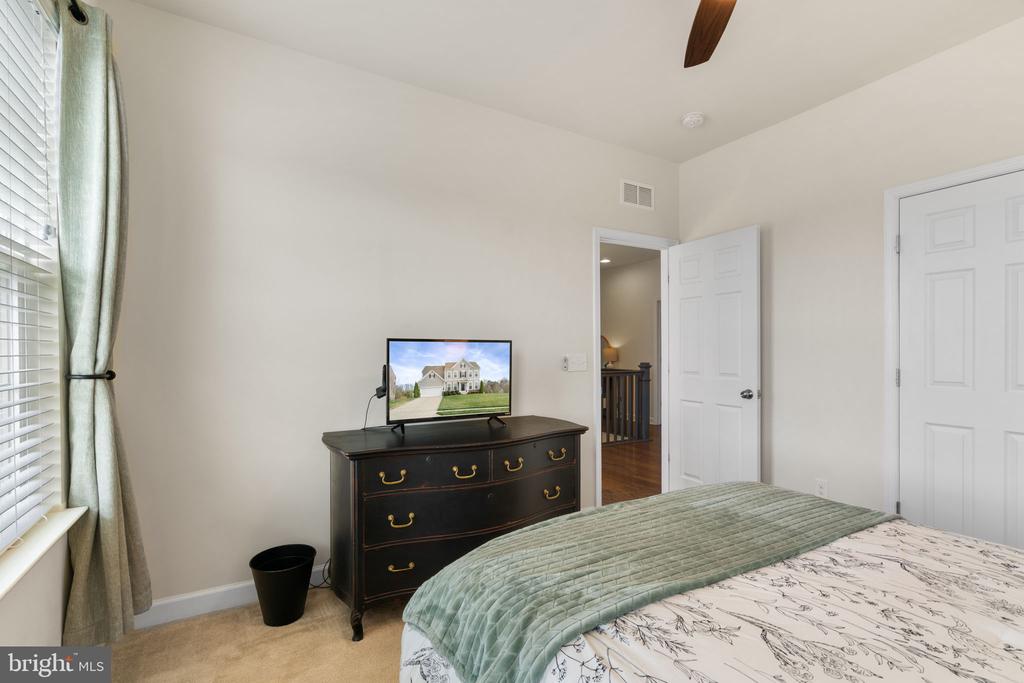 10419 ASPEN HIGHLANDS DR, SPOTSYLVANIA, Virginia 22553, 5 Bedrooms Bedrooms, ,4 BathroomsBathrooms,Residential,10419 ASPEN HIGHLANDS DR,VASP2040250 MLS # VASP2040250