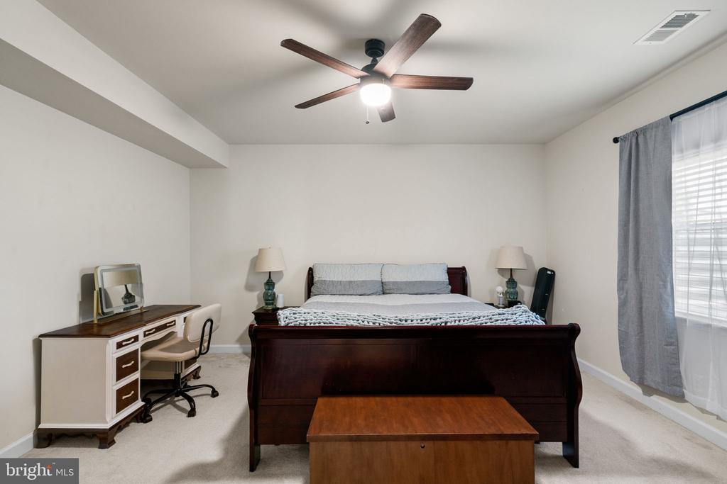 10419 ASPEN HIGHLANDS DR, SPOTSYLVANIA, Virginia 22553, 5 Bedrooms Bedrooms, ,4 BathroomsBathrooms,Residential,10419 ASPEN HIGHLANDS DR,VASP2040250 MLS # VASP2040250