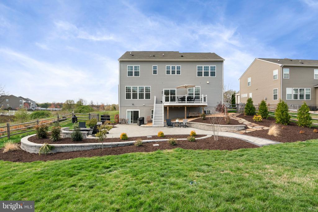 10419 ASPEN HIGHLANDS DR, SPOTSYLVANIA, Virginia 22553, 5 Bedrooms Bedrooms, ,4 BathroomsBathrooms,Residential,10419 ASPEN HIGHLANDS DR,VASP2040250 MLS # VASP2040250