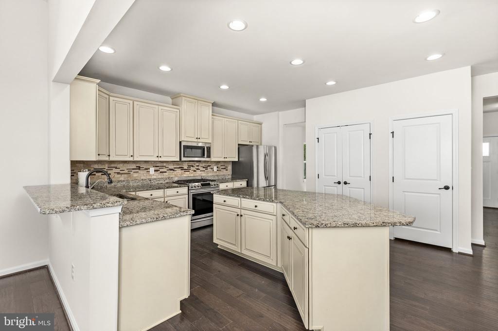 10420 NAPOLEON ST, FREDERICKSBURG, Virginia 22408, 6 Bedrooms Bedrooms, ,3 BathroomsBathrooms,Residential,10420 NAPOLEON ST,VASP2039936 MLS # VASP2039936