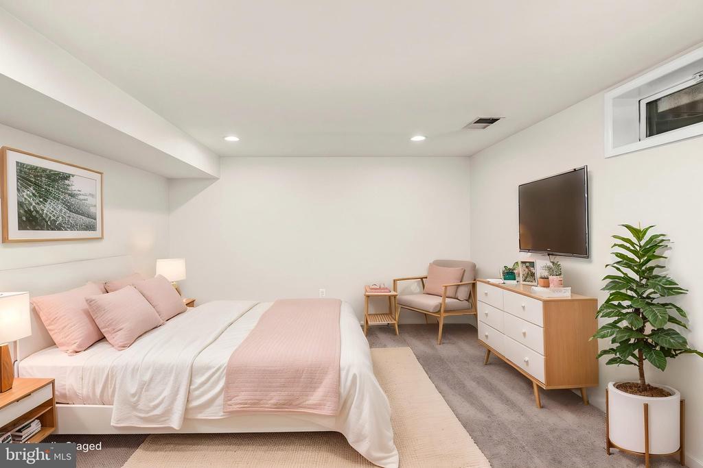 10420 NAPOLEON ST, FREDERICKSBURG, Virginia 22408, 6 Bedrooms Bedrooms, ,3 BathroomsBathrooms,Residential,10420 NAPOLEON ST,VASP2039936 MLS # VASP2039936