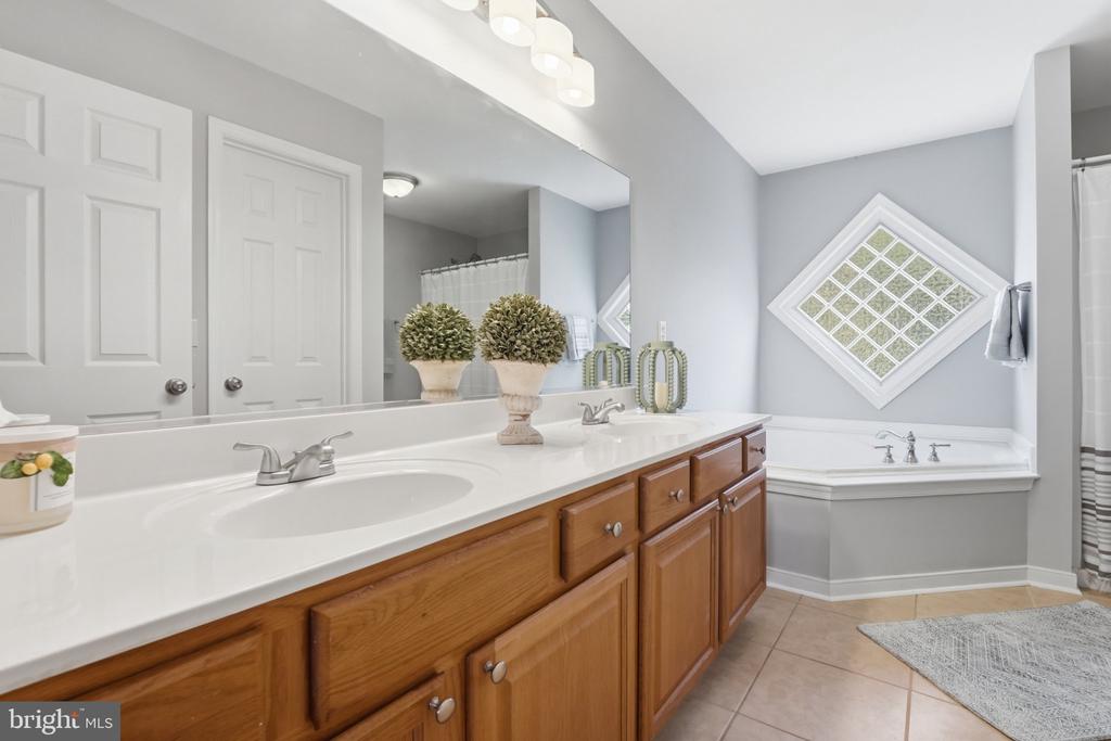 801 S LAKESHORE DR, LOUISA, Virginia 23093, 3 Bedrooms Bedrooms, ,2 BathroomsBathrooms,Residential,801 S LAKESHORE DR,VALA2009556 MLS # VALA2009556