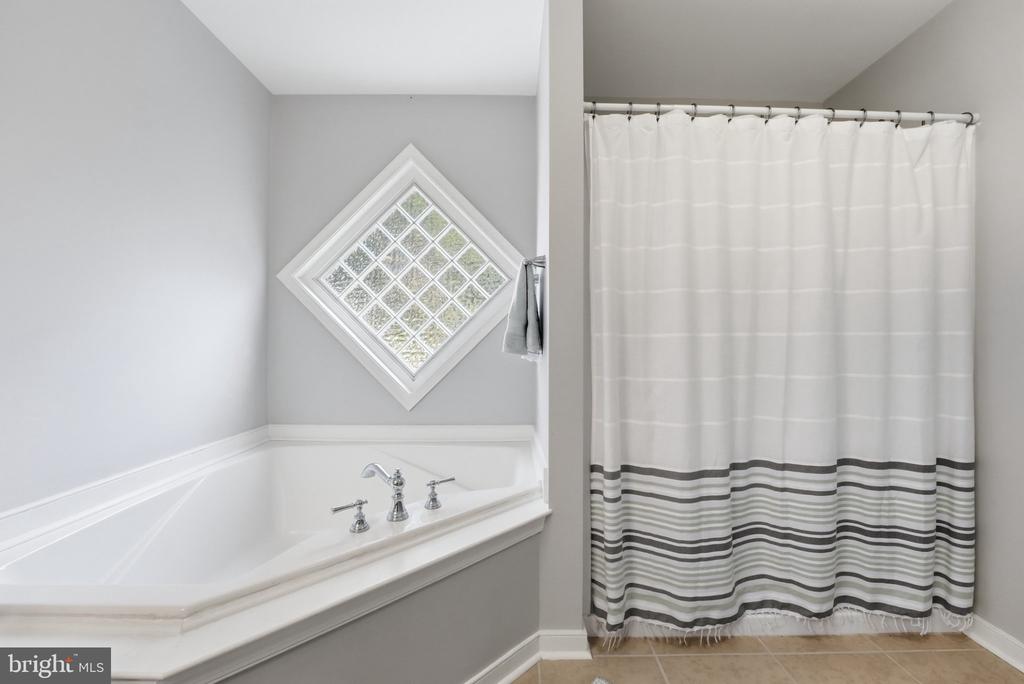 801 S LAKESHORE DR, LOUISA, Virginia 23093, 3 Bedrooms Bedrooms, ,2 BathroomsBathrooms,Residential,801 S LAKESHORE DR,VALA2009556 MLS # VALA2009556