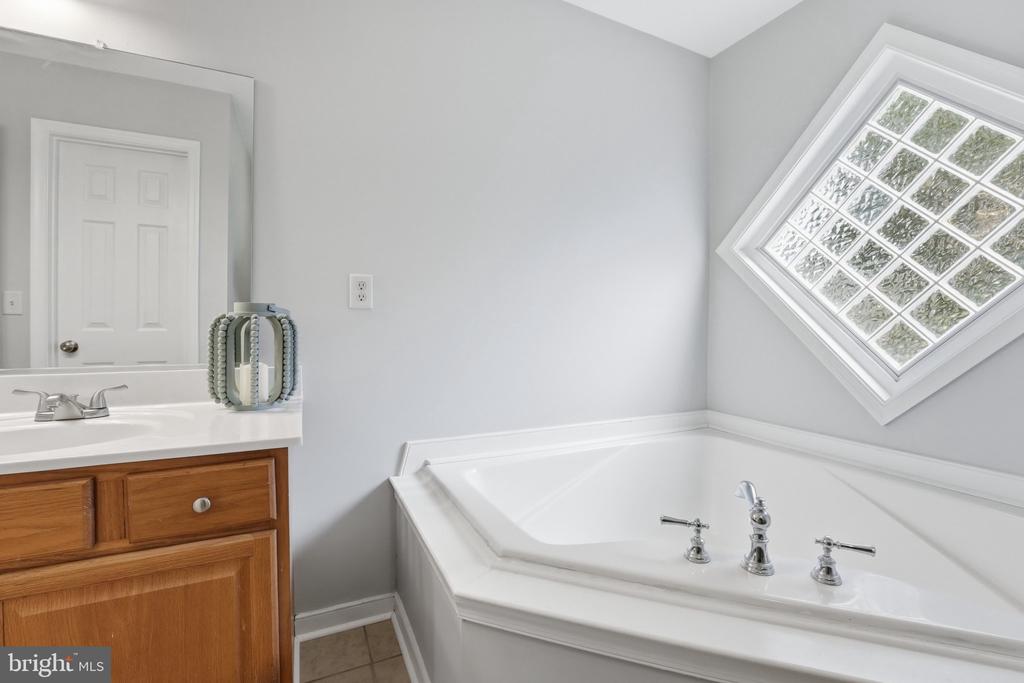 801 S LAKESHORE DR, LOUISA, Virginia 23093, 3 Bedrooms Bedrooms, ,2 BathroomsBathrooms,Residential,801 S LAKESHORE DR,VALA2009556 MLS # VALA2009556