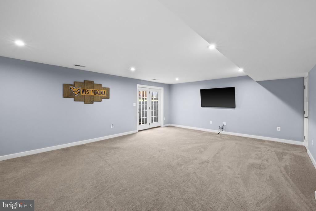 7803 HERMITAGE DR, FREDERICKSBURG, Virginia 22407, 5 Bedrooms Bedrooms, ,5 BathroomsBathrooms,Residential,7803 HERMITAGE DR,VASP2040518 MLS # VASP2040518