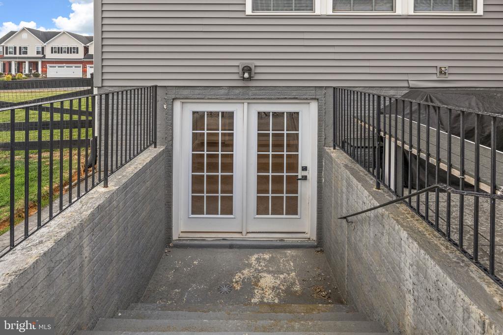 7803 HERMITAGE DR, FREDERICKSBURG, Virginia 22407, 5 Bedrooms Bedrooms, ,5 BathroomsBathrooms,Residential,7803 HERMITAGE DR,VASP2040518 MLS # VASP2040518