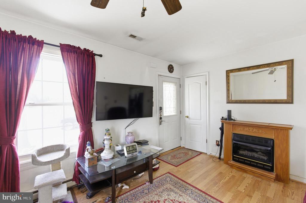 15 TIMBERLAND DR, FREDERICKSBURG, Virginia 22407, 3 Bedrooms Bedrooms, ,1 BathroomBathrooms,Residential,15 TIMBERLAND DR,VASP2040576 MLS # VASP2040576