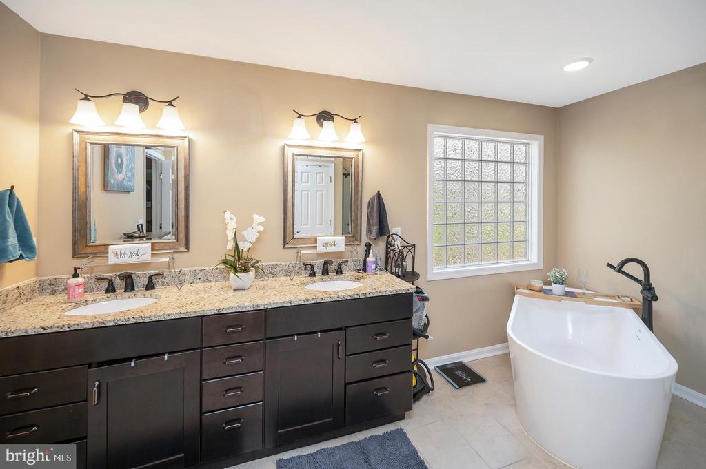 315 WESTOVER PKWY, LOCUST GROVE, Virginia 22508, 5 Bedrooms Bedrooms, ,3 BathroomsBathrooms,Residential,315 WESTOVER PKWY,VAOR2013770 MLS # VAOR2013770