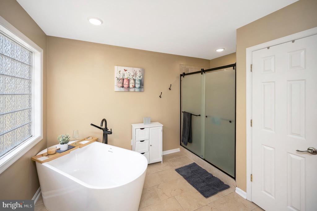 315 WESTOVER PKWY, LOCUST GROVE, Virginia 22508, 5 Bedrooms Bedrooms, ,3 BathroomsBathrooms,Residential,315 WESTOVER PKWY,VAOR2013770 MLS # VAOR2013770