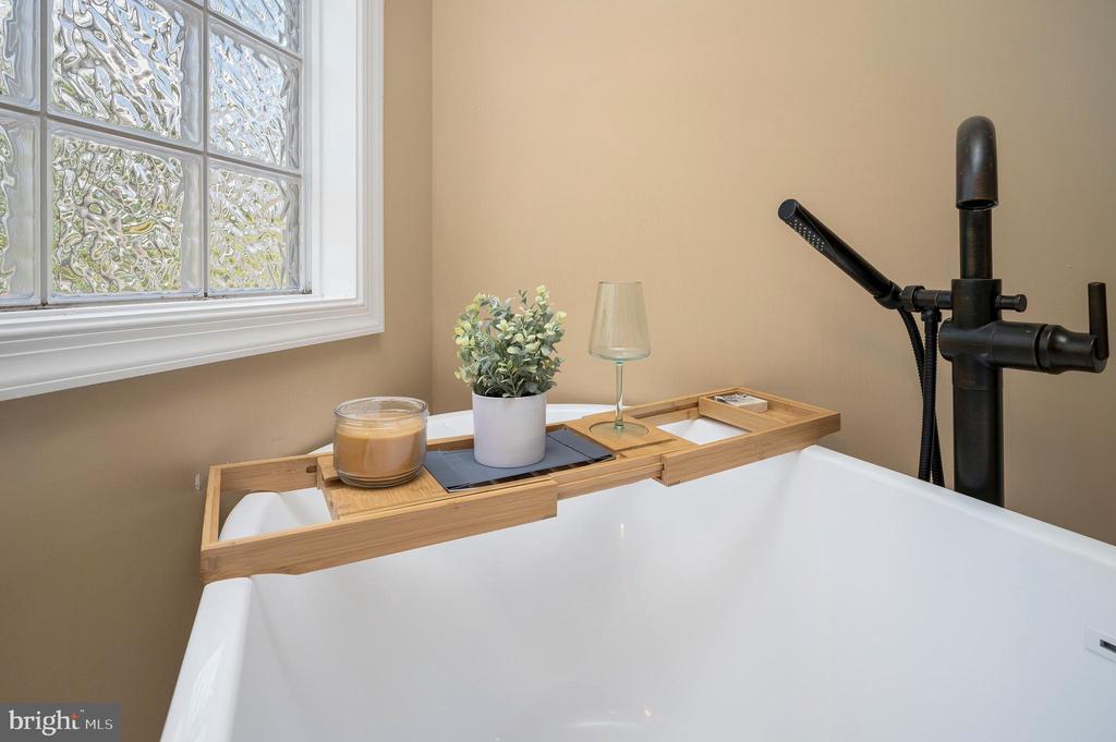 315 WESTOVER PKWY, LOCUST GROVE, Virginia 22508, 5 Bedrooms Bedrooms, ,3 BathroomsBathrooms,Residential,315 WESTOVER PKWY,VAOR2013770 MLS # VAOR2013770