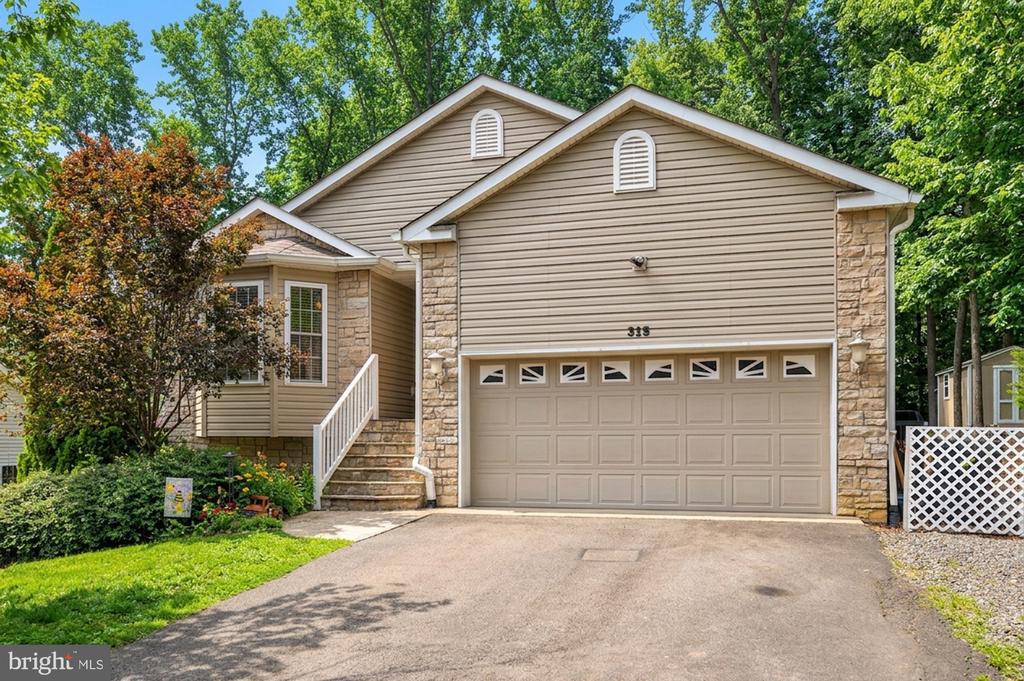 315 WESTOVER PKWY, LOCUST GROVE, Virginia 22508, 5 Bedrooms Bedrooms, ,3 BathroomsBathrooms,Residential,315 WESTOVER PKWY,VAOR2013770 MLS # VAOR2013770