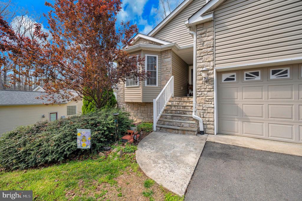 315 WESTOVER PKWY, LOCUST GROVE, Virginia 22508, 5 Bedrooms Bedrooms, ,3 BathroomsBathrooms,Residential,315 WESTOVER PKWY,VAOR2013770 MLS # VAOR2013770