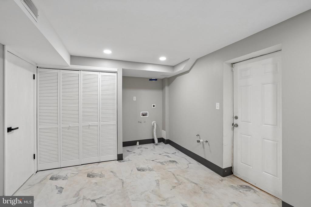 6904 RIDGE WAY DR, FREDERICKSBURG, Virginia 22407, 4 Bedrooms Bedrooms, ,2 BathroomsBathrooms,Residential,6904 RIDGE WAY DR,VASP2040578 MLS # VASP2040578