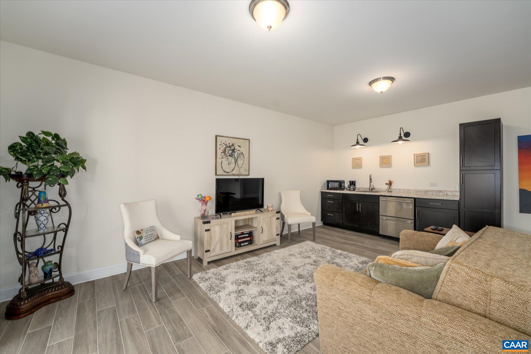 Rec room with wet bar