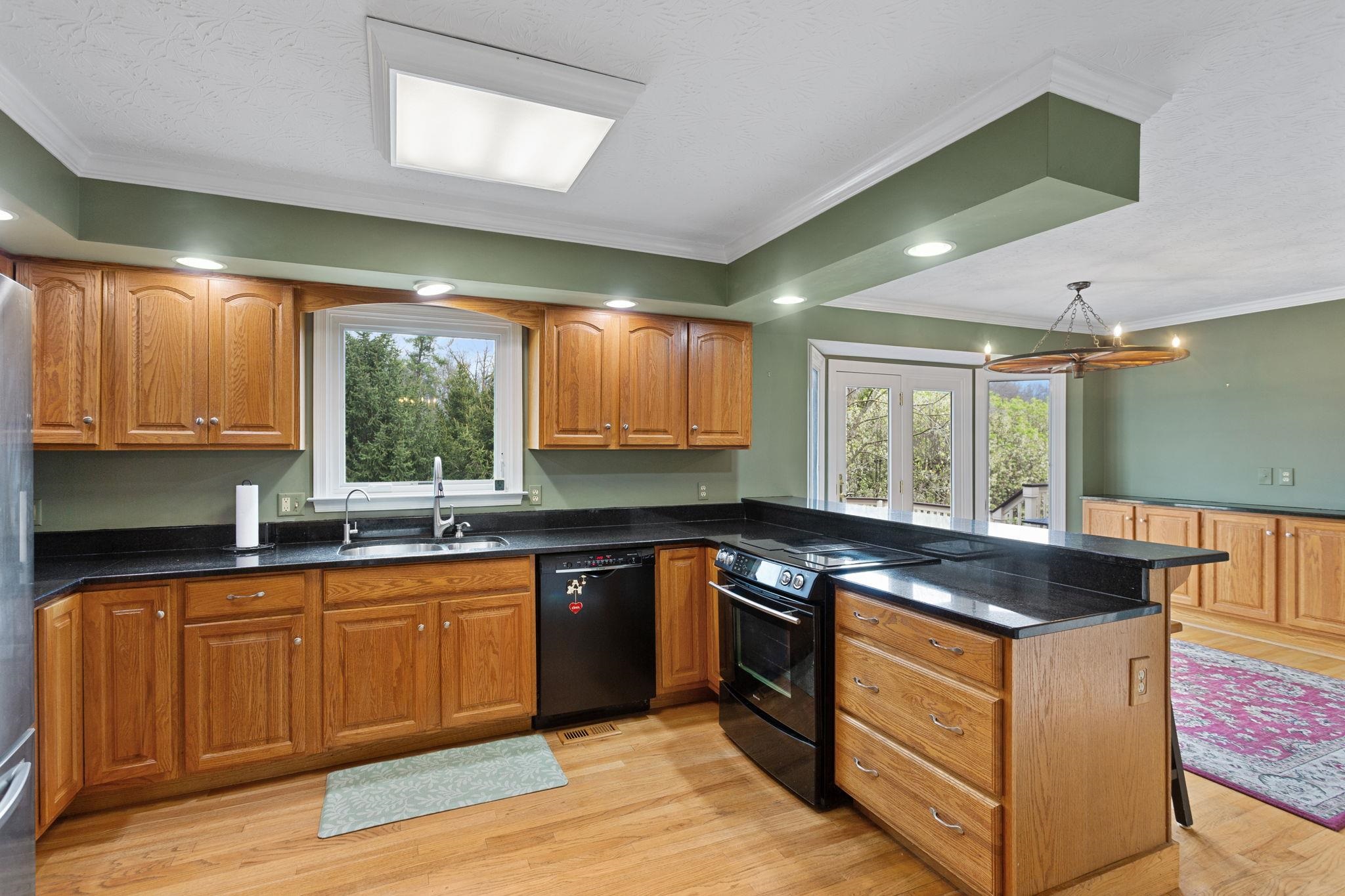 221 DIVOT DR, HARRISONBURG, Virginia 22801, 4 Bedrooms Bedrooms, ,3 BathroomsBathrooms,Residential,221 DIVOT DR,675282 MLS # 675282