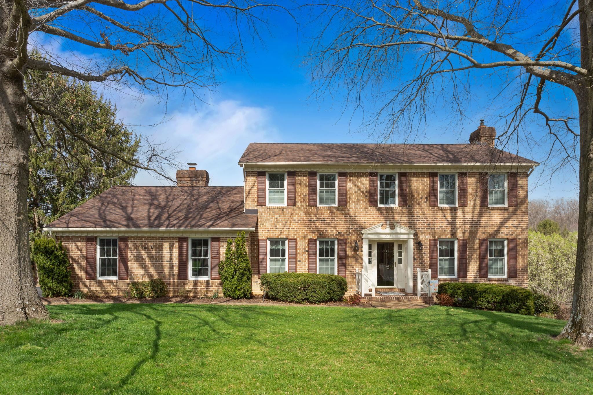 221 DIVOT DR, HARRISONBURG, Virginia 22801, 4 Bedrooms Bedrooms, ,3 BathroomsBathrooms,Residential,221 DIVOT DR,675282 MLS # 675282