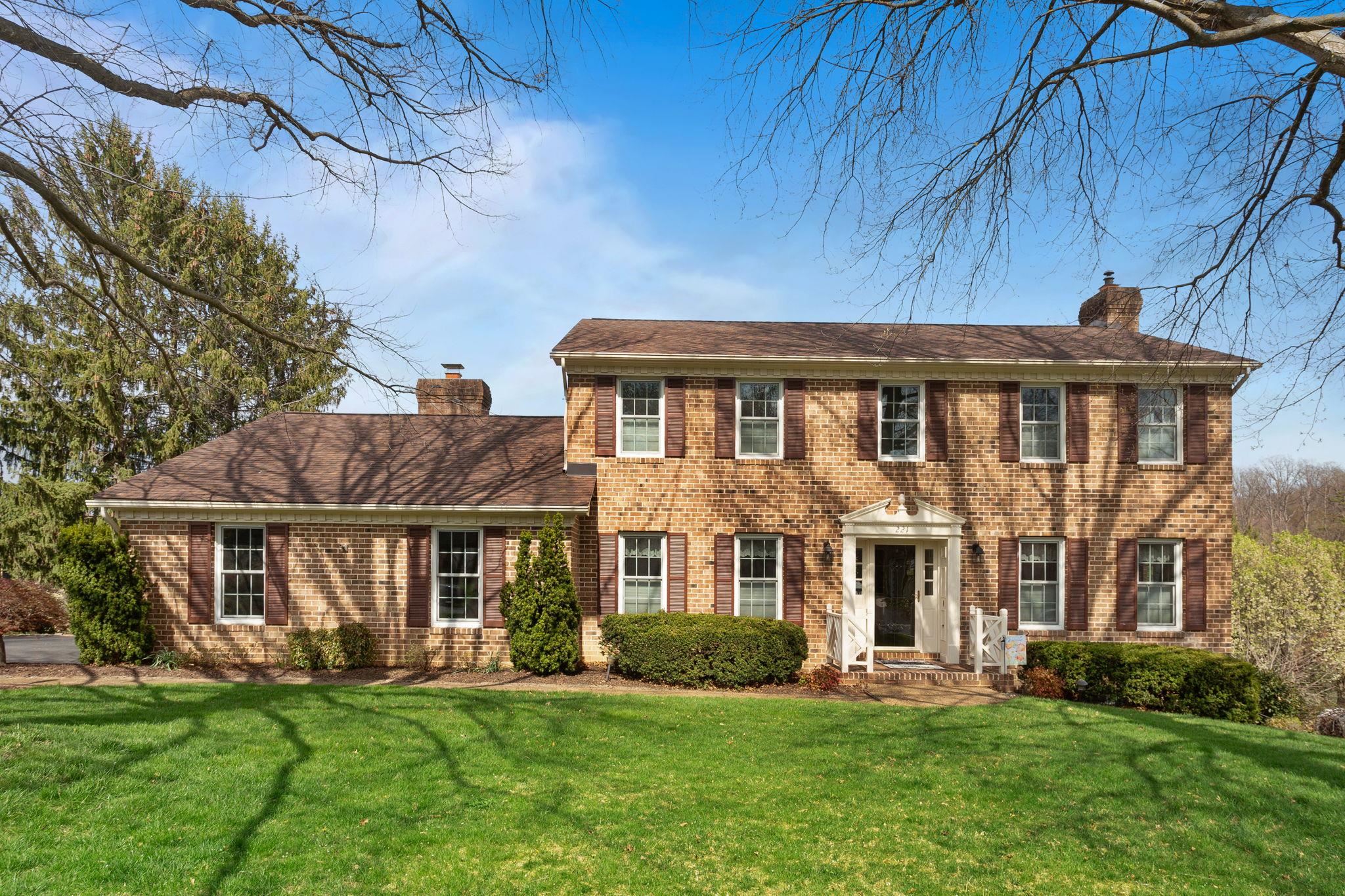 221 DIVOT DR, HARRISONBURG, Virginia 22801, 4 Bedrooms Bedrooms, ,3 BathroomsBathrooms,Residential,221 DIVOT DR,675282 MLS # 675282