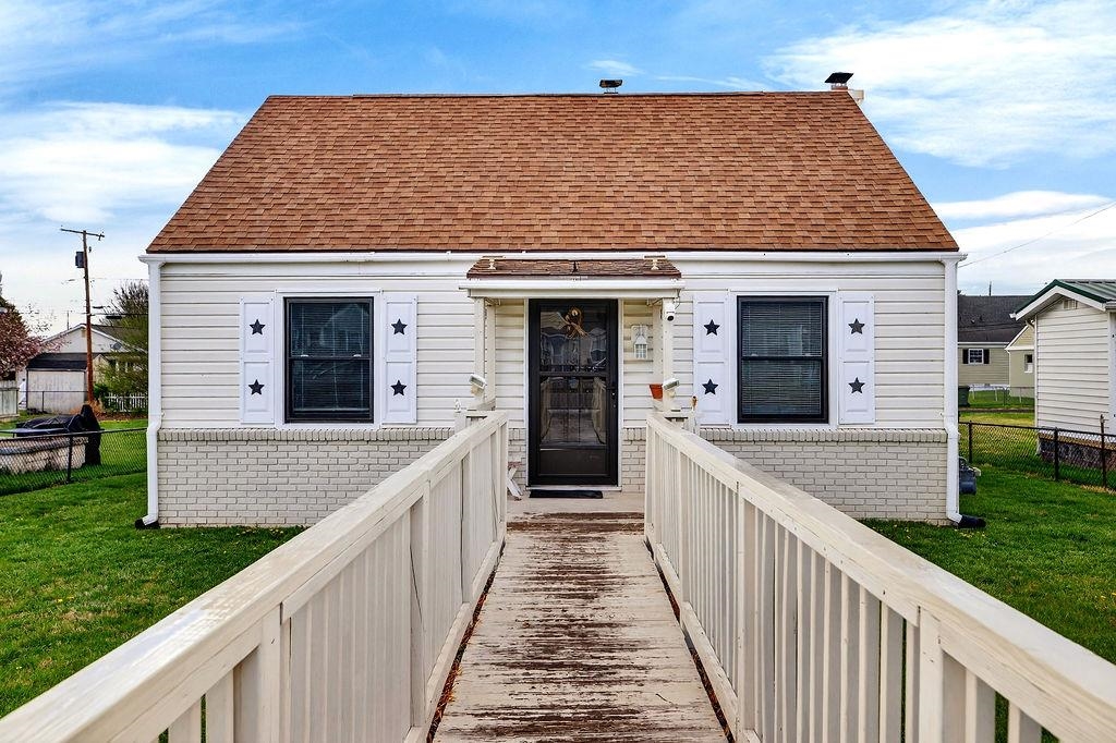 417 KING AVE, WAYNESBORO, Virginia 22980, 4 Bedrooms Bedrooms, ,1 BathroomBathrooms,Residential,417 KING AVE,675297 MLS # 675297