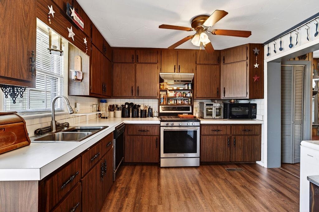 417 KING AVE, WAYNESBORO, Virginia 22980, 4 Bedrooms Bedrooms, ,1 BathroomBathrooms,Residential,417 KING AVE,675297 MLS # 675297