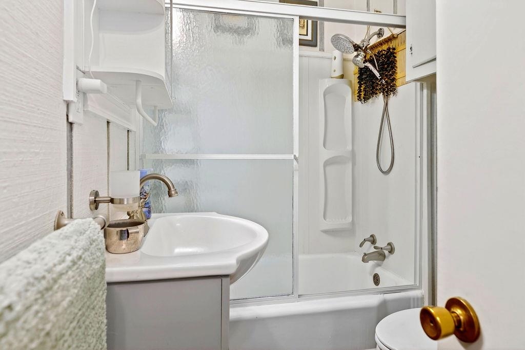 417 KING AVE, WAYNESBORO, Virginia 22980, 4 Bedrooms Bedrooms, ,1 BathroomBathrooms,Residential,417 KING AVE,675297 MLS # 675297