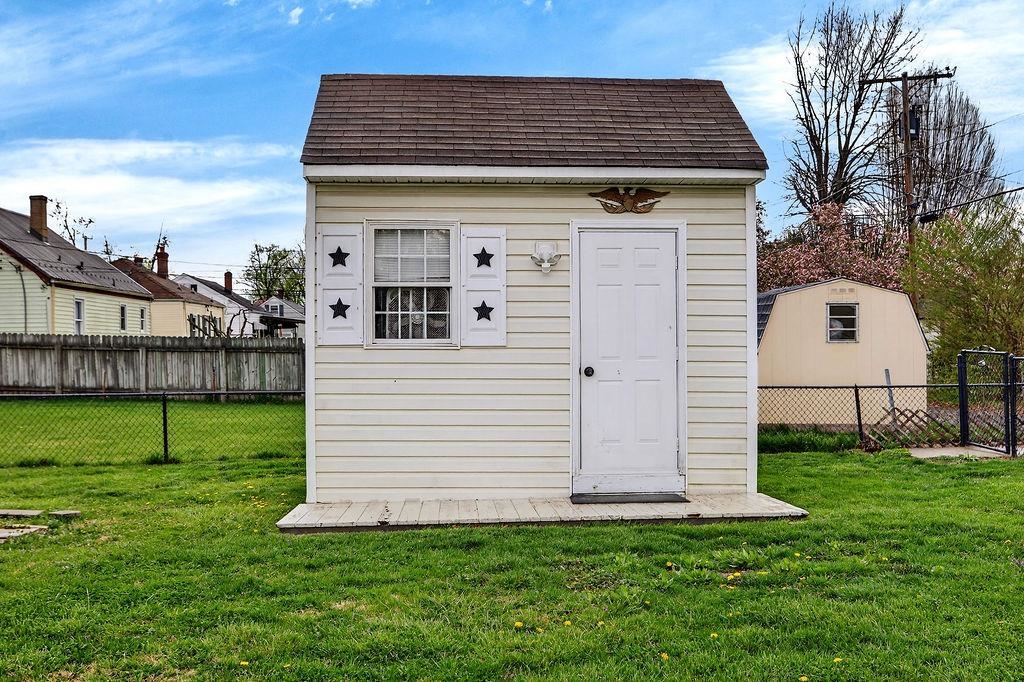 417 KING AVE, WAYNESBORO, Virginia 22980, 4 Bedrooms Bedrooms, ,1 BathroomBathrooms,Residential,417 KING AVE,675297 MLS # 675297