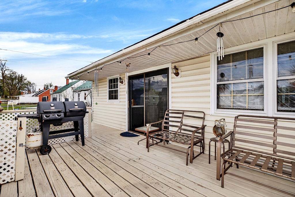 417 KING AVE, WAYNESBORO, Virginia 22980, 4 Bedrooms Bedrooms, ,1 BathroomBathrooms,Residential,417 KING AVE,675297 MLS # 675297