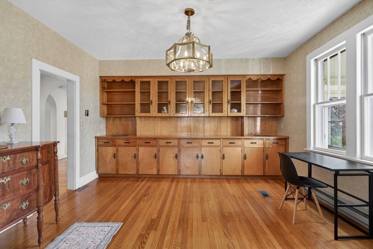 Over the years, this room has found a number of uses in addition to formal dining. These uses include a spacious home office, study and library. Over the years, this room has found a number of uses in addition to formal dining. These uses include a spacious home office, study and library.