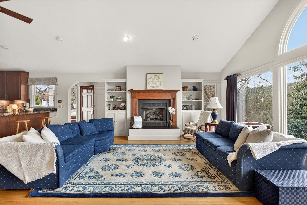 Gas logs...lots of warmth Gas logs...lots of warmth