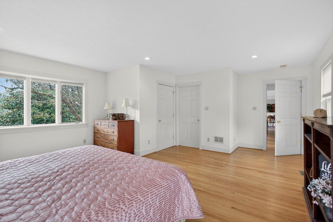 This room offers privacy as well as an ensuite bath and walk-in closet. This room offers privacy as well as an ensuite bath and walk-in closet.