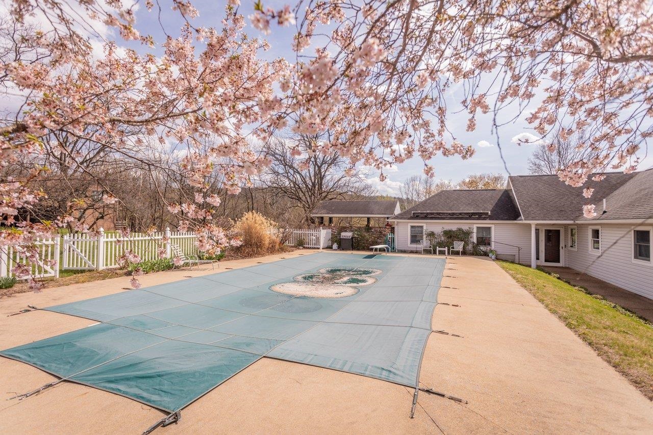 Large surrounding patio plus a SunSetter awning ! Large surrounding patio plus a SunSetter awning !