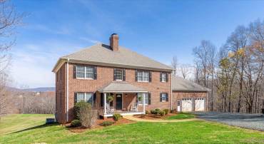 4444 WOODS EDGE RD, CHARLOTTESVILLE, Virginia 22974, 5 Bedrooms Bedrooms, ,4 BathroomsBathrooms,Residential,4444 WOODS EDGE RD,675315 MLS # 675315