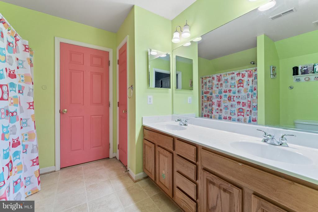 19388 MANOR DR, CULPEPER, Virginia 22701, 4 Bedrooms Bedrooms, ,3 BathroomsBathrooms,Residential,19388 MANOR DR,VACU2013222 MLS # VACU2013222 19388 MANOR DR, CULPEPER, Virginia 22701, 4 Bedrooms Bedrooms, ,3 BathroomsBathrooms,Residential,19388 MANOR DR,VACU2013222 MLS # VACU2013222