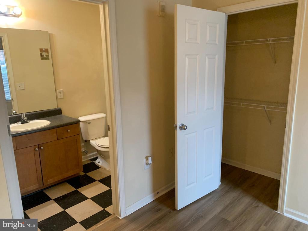 195 YELLOWSTONE DR, CHARLOTTESVILLE, Virginia 22903, 2 Bedrooms Bedrooms, ,2 BathroomsBathrooms,Residential,195 YELLOWSTONE DR,VAAB2001186 MLS # VAAB2001186