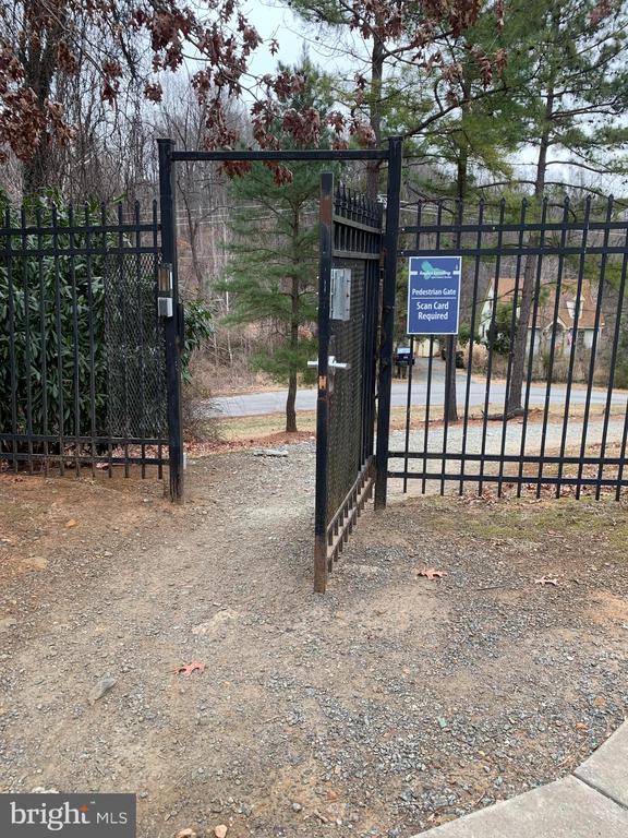 195 YELLOWSTONE DR, CHARLOTTESVILLE, Virginia 22903, 2 Bedrooms Bedrooms, ,2 BathroomsBathrooms,Residential,195 YELLOWSTONE DR,VAAB2001186 MLS # VAAB2001186