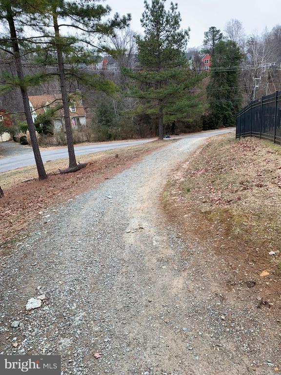 195 YELLOWSTONE DR, CHARLOTTESVILLE, Virginia 22903, 2 Bedrooms Bedrooms, ,2 BathroomsBathrooms,Residential,195 YELLOWSTONE DR,VAAB2001186 MLS # VAAB2001186