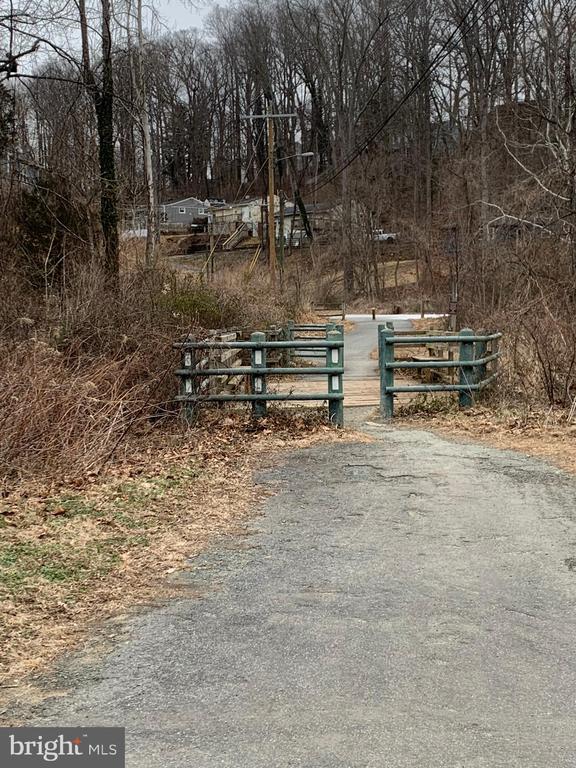 195 YELLOWSTONE DR, CHARLOTTESVILLE, Virginia 22903, 2 Bedrooms Bedrooms, ,2 BathroomsBathrooms,Residential,195 YELLOWSTONE DR,VAAB2001186 MLS # VAAB2001186