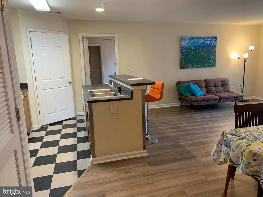 195 YELLOWSTONE DR, CHARLOTTESVILLE, Virginia 22903, 2 Bedrooms Bedrooms, ,2 BathroomsBathrooms,Residential,195 YELLOWSTONE DR,VAAB2001186 MLS # VAAB2001186