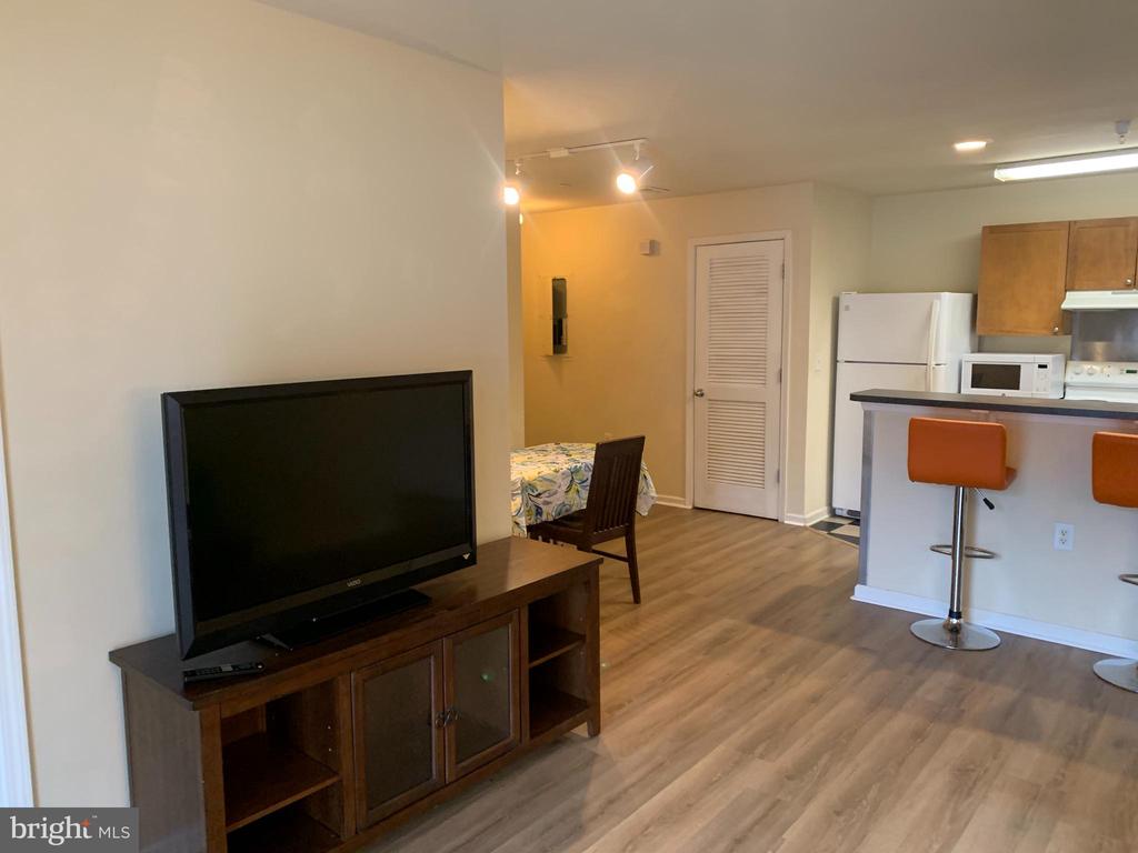 195 YELLOWSTONE DR, CHARLOTTESVILLE, Virginia 22903, 2 Bedrooms Bedrooms, ,2 BathroomsBathrooms,Residential,195 YELLOWSTONE DR,VAAB2001186 MLS # VAAB2001186