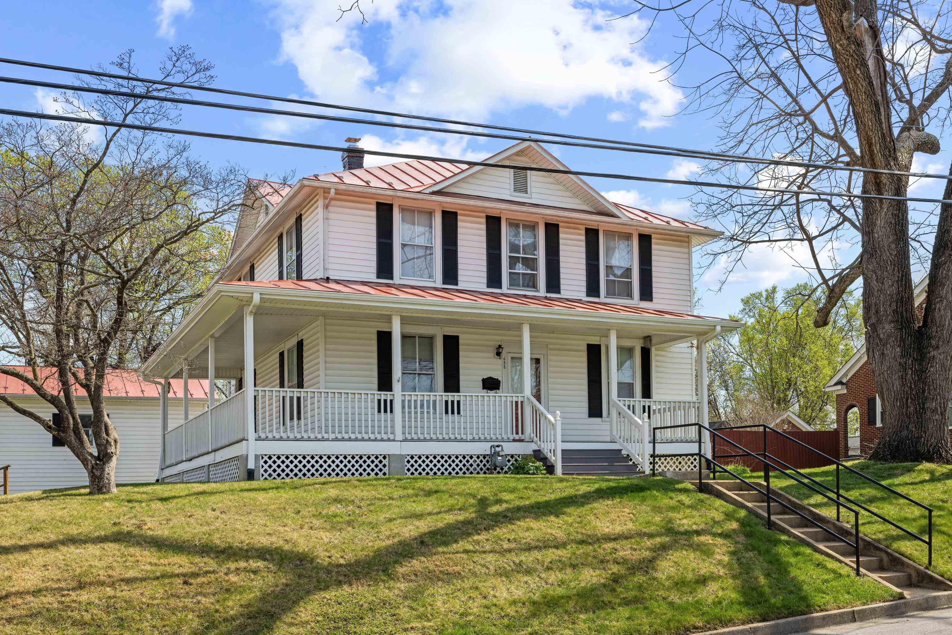 688 FLORENCE AVE, WAYNESBORO, Virginia 22980, 5 Bedrooms Bedrooms, ,2 BathroomsBathrooms,Residential,688 FLORENCE AVE,675323 MLS # 675323