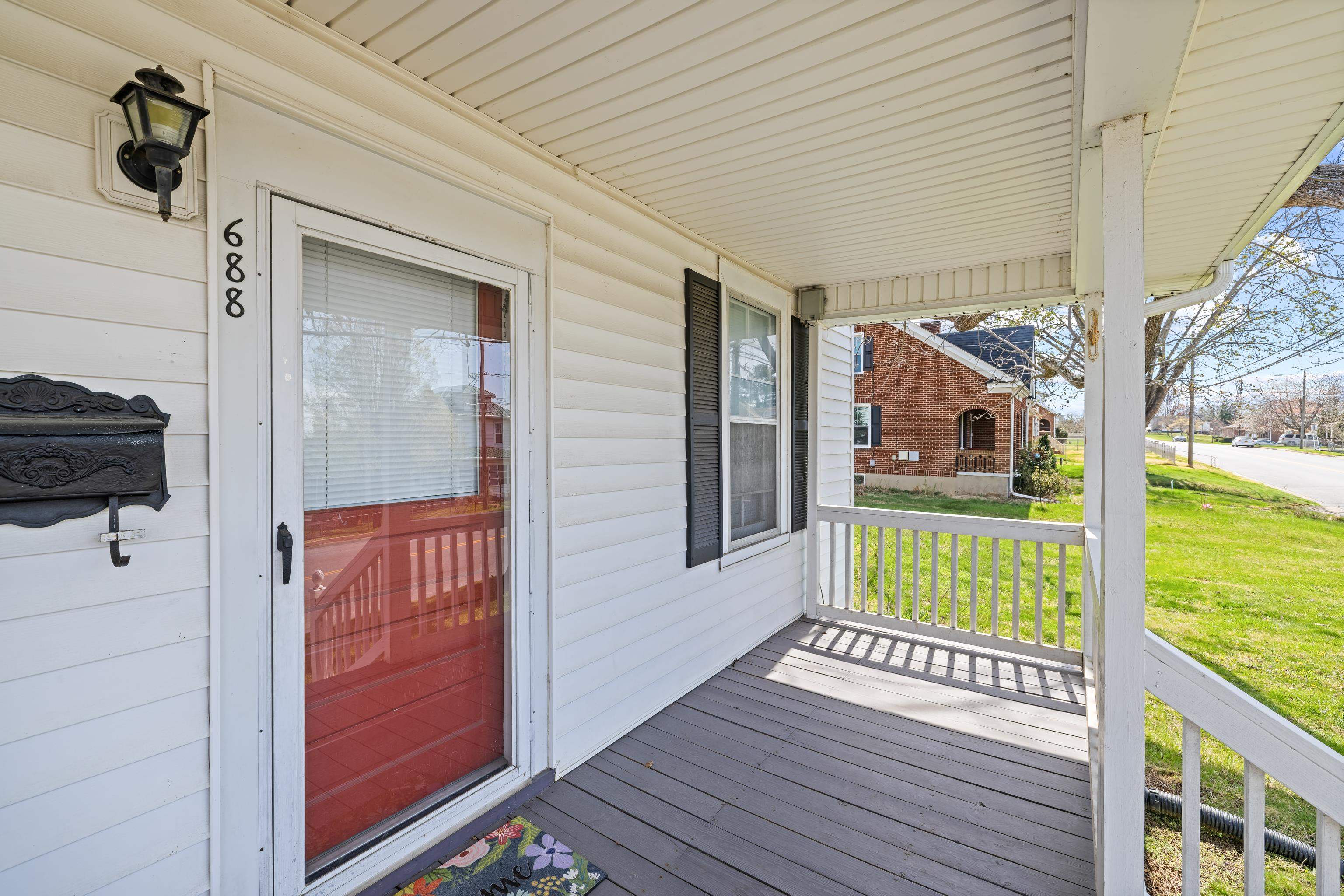 688 FLORENCE AVE, WAYNESBORO, Virginia 22980, 5 Bedrooms Bedrooms, ,2 BathroomsBathrooms,Residential,688 FLORENCE AVE,675323 MLS # 675323