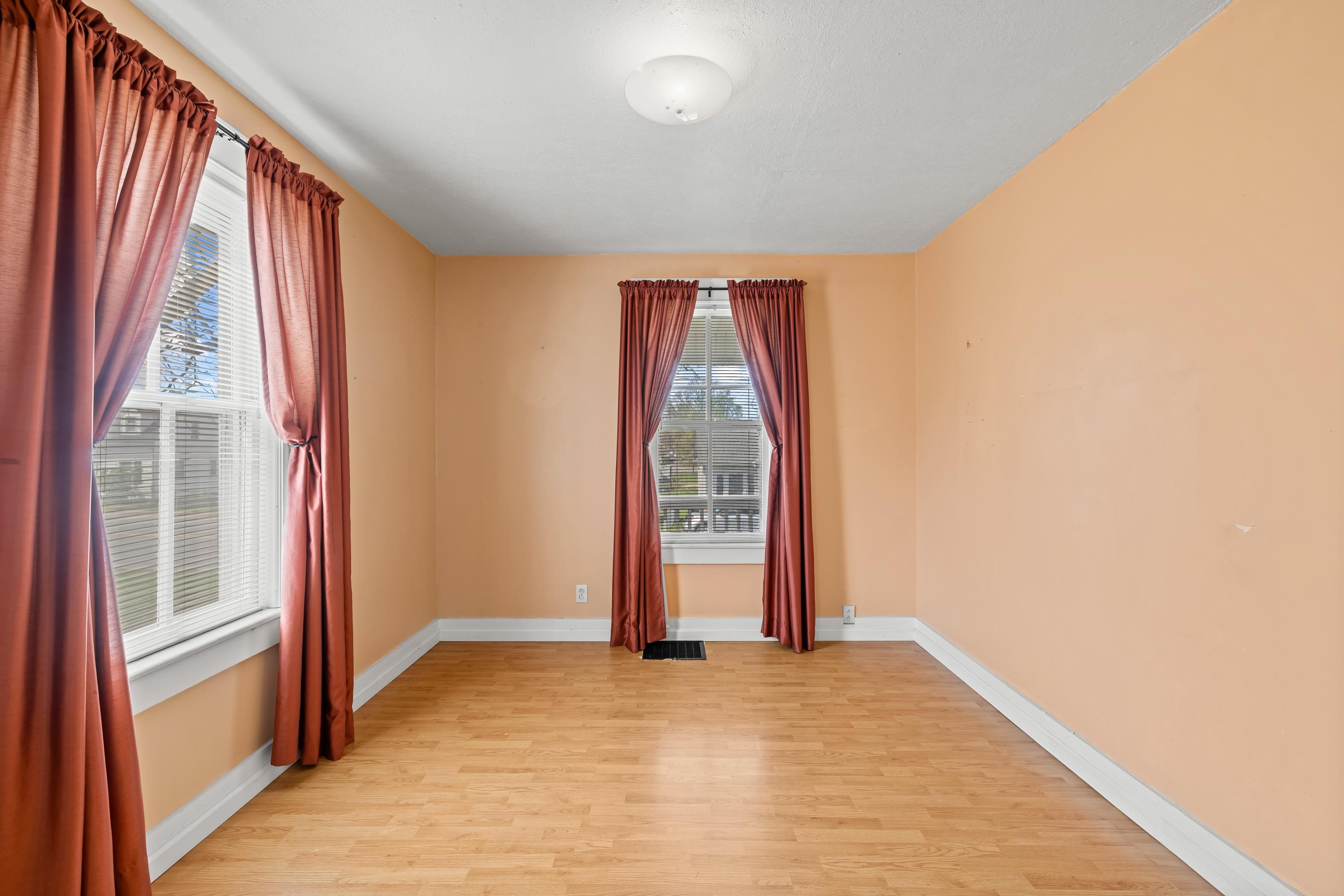 688 FLORENCE AVE, WAYNESBORO, Virginia 22980, 5 Bedrooms Bedrooms, ,2 BathroomsBathrooms,Residential,688 FLORENCE AVE,675323 MLS # 675323